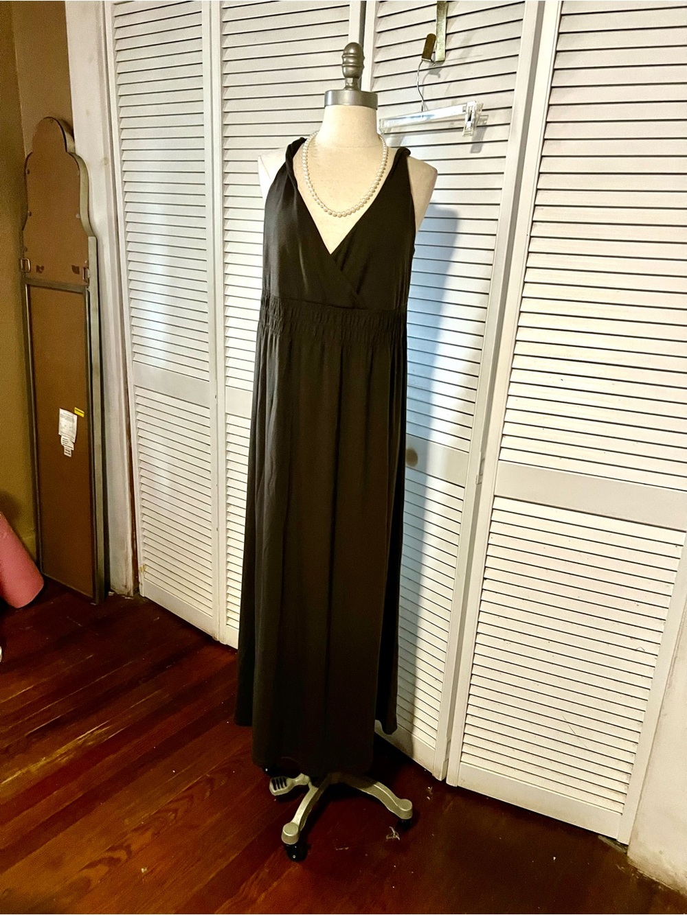 Eddie Bauer Black V-Neck Sleeveless Maxi Dress